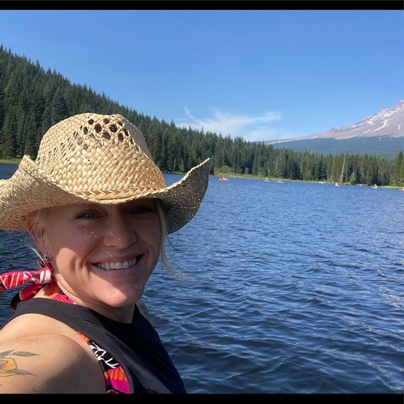 Meet your Posher, Melissa - Picture 1 of 1